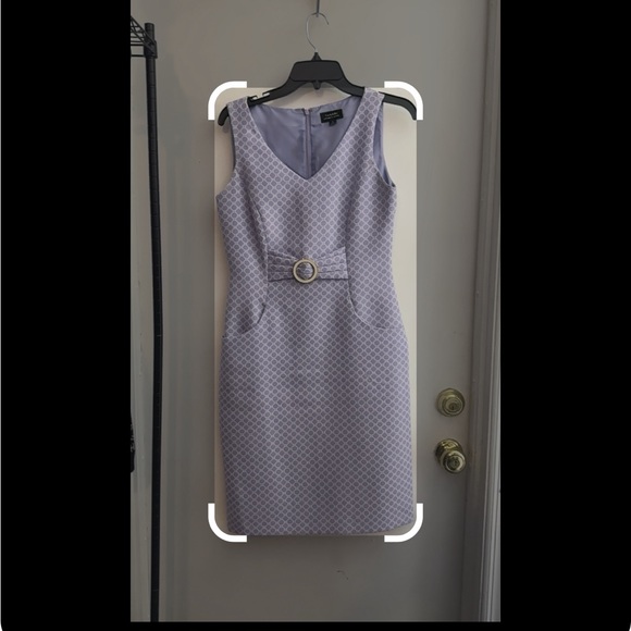 Tahari ASL Levine Lavender Purple White Geometric V Neck Sheath Dress Size 4 - Picture 3 of 3